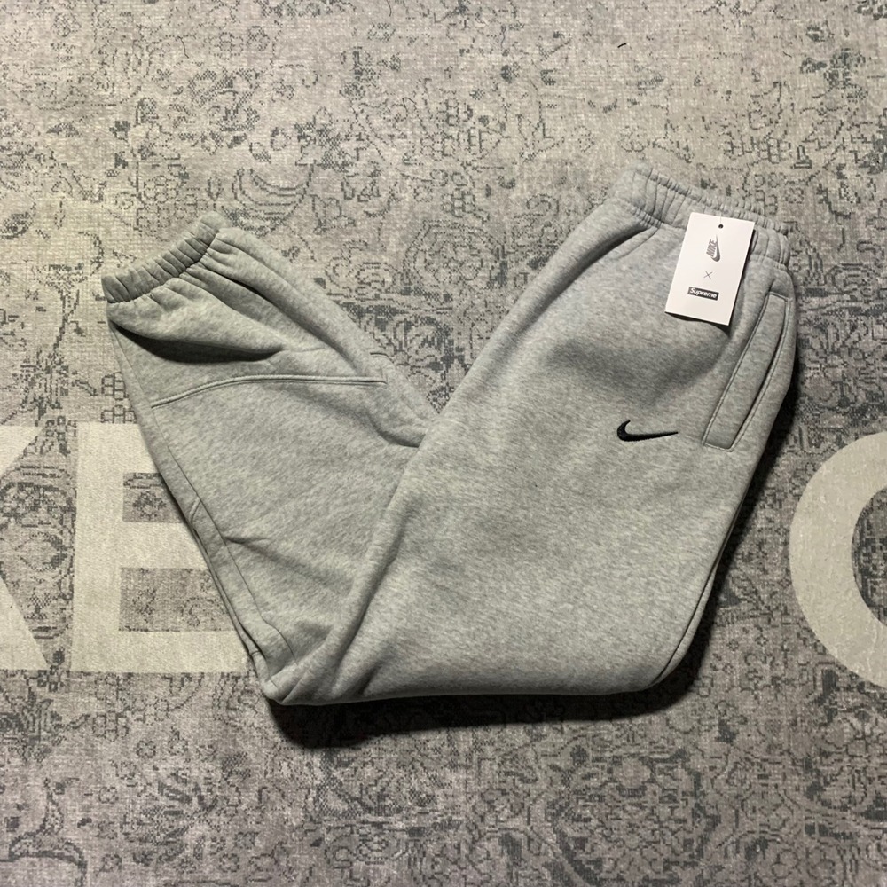 Nike x Supreme Air Max Sweatpants Heather Grey Fleece Joggers DN4470-063 Mens S